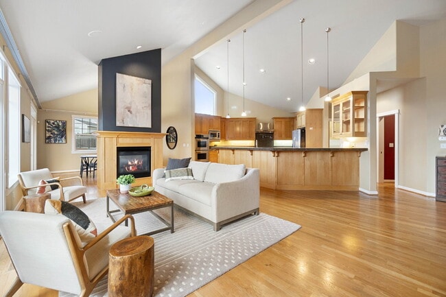 Building Photo - Beautiful, Spacious, Damascus Home with Incredible Views