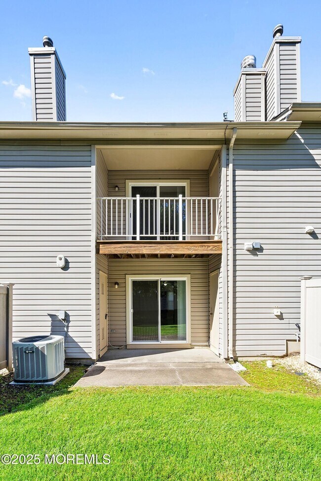 Building Photo - 11 Stuart Dr