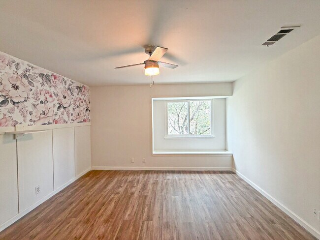 Building Photo - 1302 Whitegate