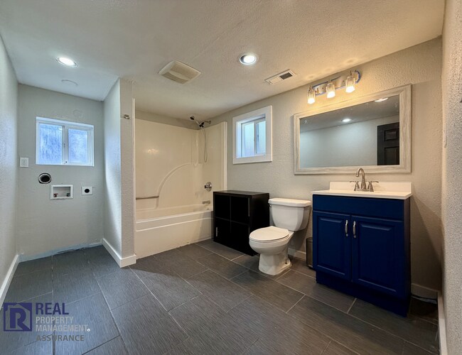 Building Photo - Updated 3-Bedroom Home with Fenced Backyard in Beaverton