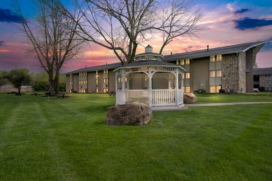 Stone Lodge 5125 Cedar Dr Columbus OH 43232 Apartment Finder