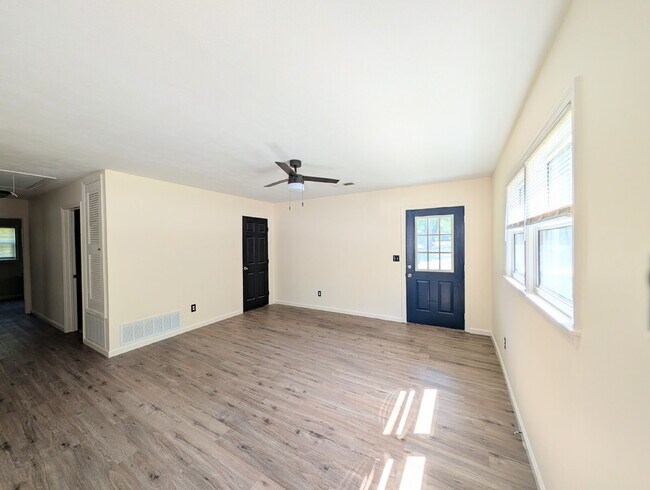Building Photo - Fully Renovated 3BR/2BA, Fenced Yard, Pet-Friendly — Minutes to Fort Benning — Lawn Care, Pest Co...