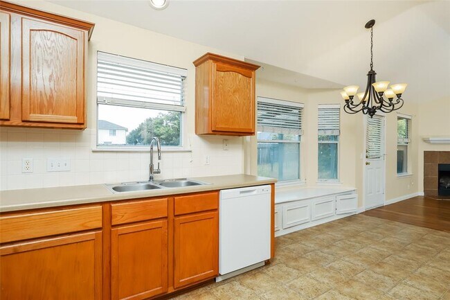 Building Photo - 1561 Kenneys Way