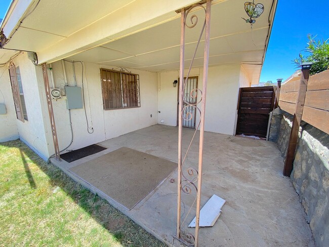 Building Photo - Northeast El Paso 3 bed with Refrig A/C