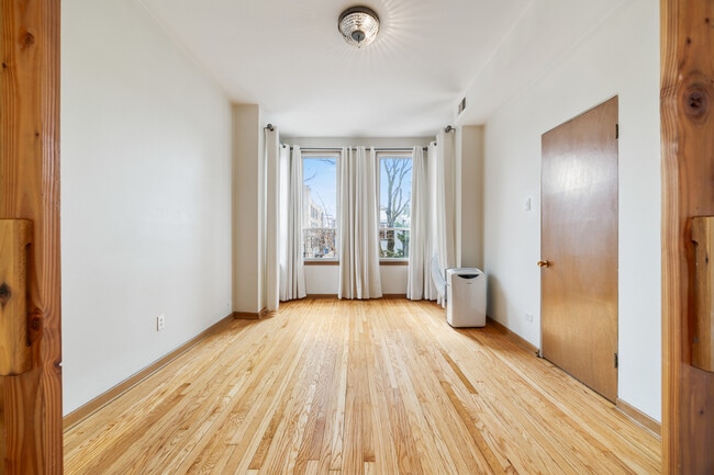 Building Photo - 1848 W Wabansia Ave