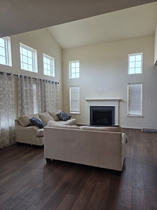 Building Photo - HYETTS CROSSING TWINHOME