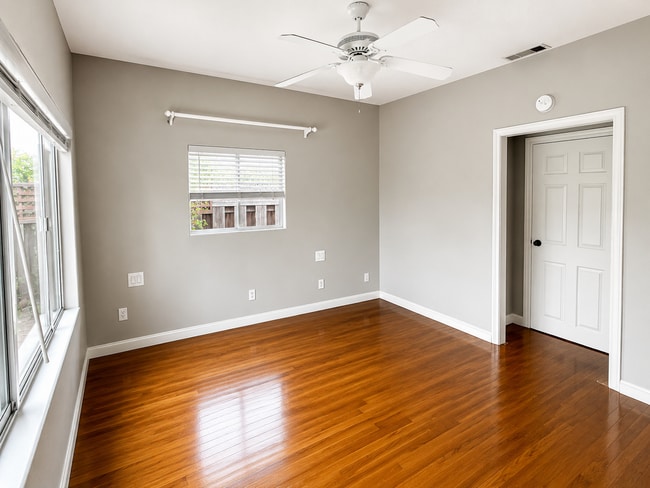 Building Photo - Spacious Kensington Home with Hardwood Floors and Fireplace