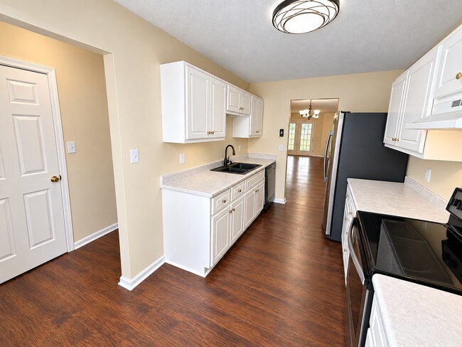 Building Photo - 126 Thorn Tree Ln