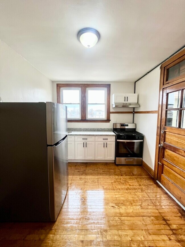 Building Photo - 2316 N Leclaire Ave