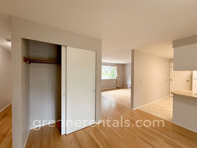 Building Photo - 3BD/1BA West Olympia Rambler