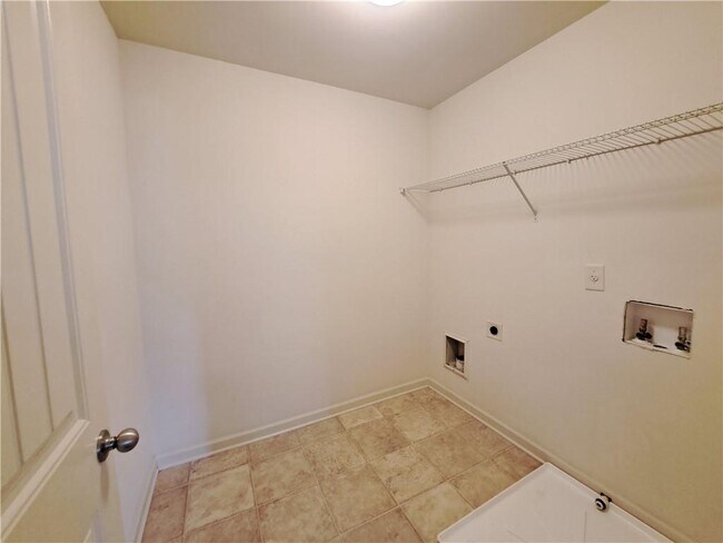 Building Photo - 867 Pine Ln
