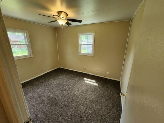 Building Photo - 1088 Eastview Dr