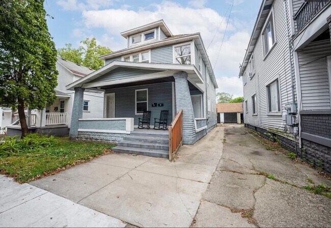 Building Photo - 1044 Muskegon Ave NW