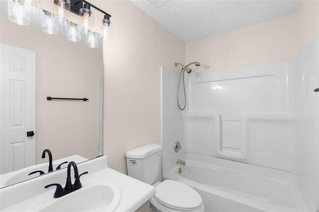 Building Photo - 2250 Ridge Forest Dr