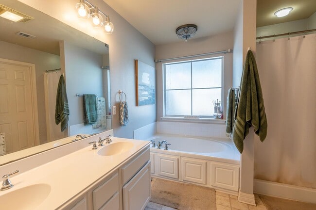 Building Photo - Savannah Place 3/2 House