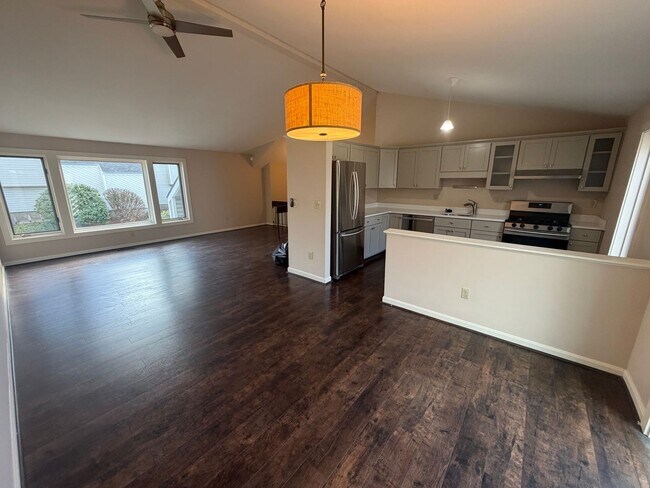 Building Photo - 3 Bedroom, 1.5 bath detached condo at Kens...