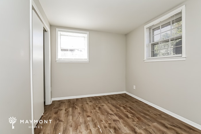 Building Photo - 1351 W Sedgefield Dr