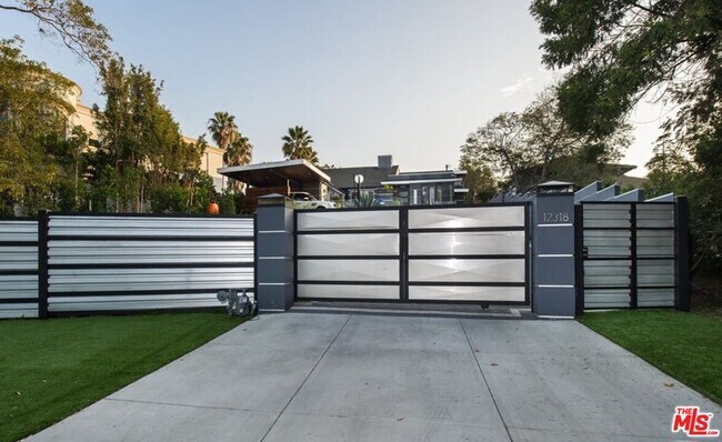 Building Photo - 12318 Sunset Blvd