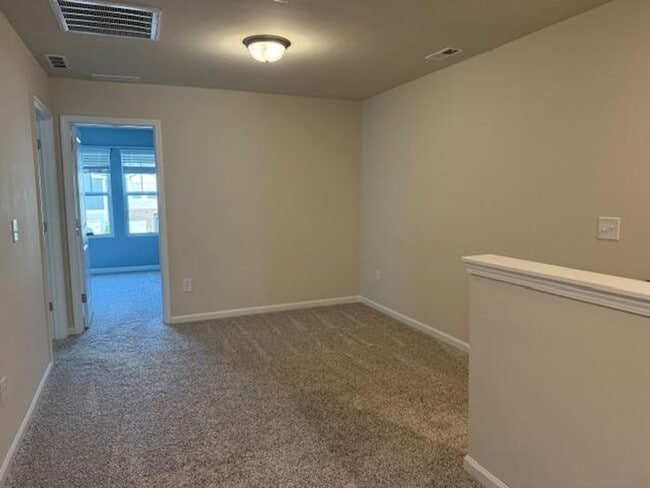 Building Photo - 212 Brook Farm Ln