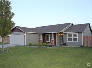 Building Photo - Geat West Richland Home within walking dis...