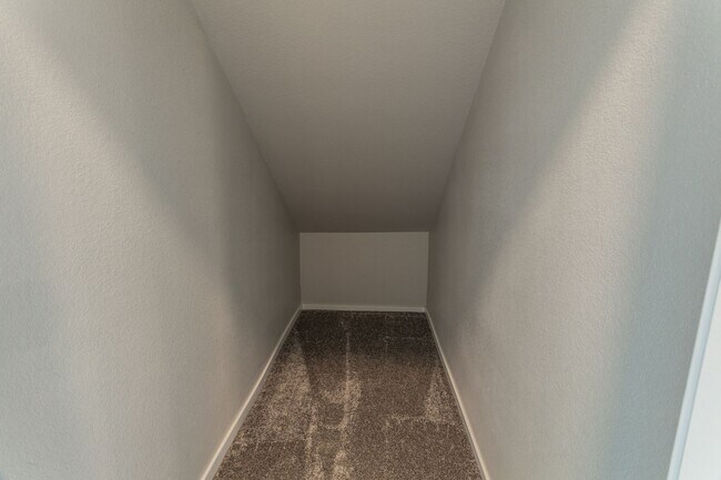 Building Photo - Stunning Townhome in Northridge Trails