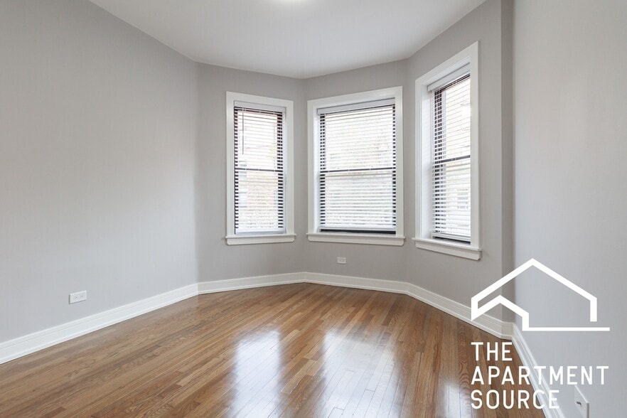 Building Photo - 3840 N Wilton Ave