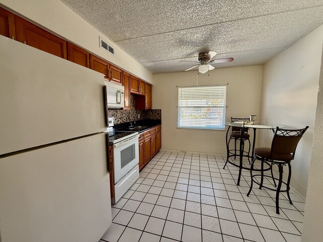 Building Photo - 698 Michigan Ct