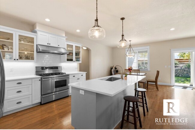 Building Photo - STUNNING 4 Bed/3.5 Bath Home in Talent!!!