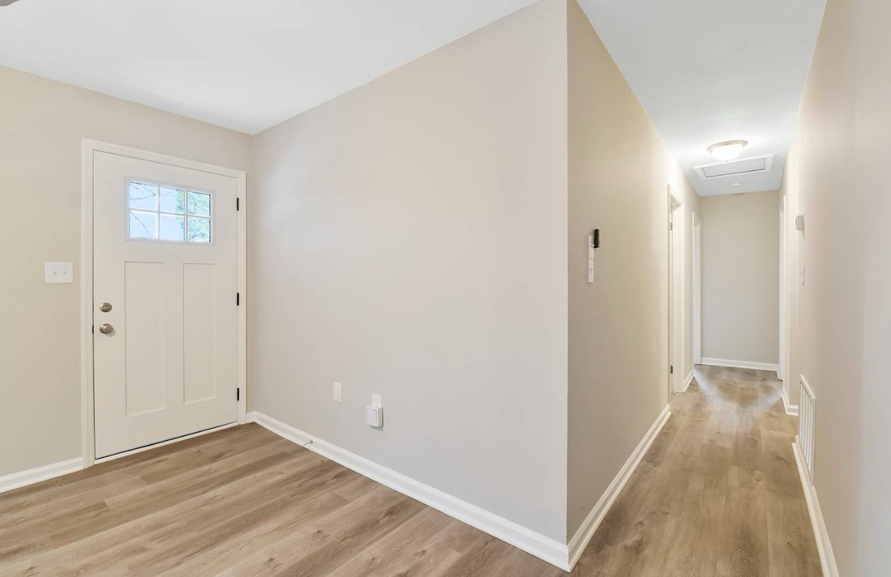 Building Photo - 823 Dedmon Dr