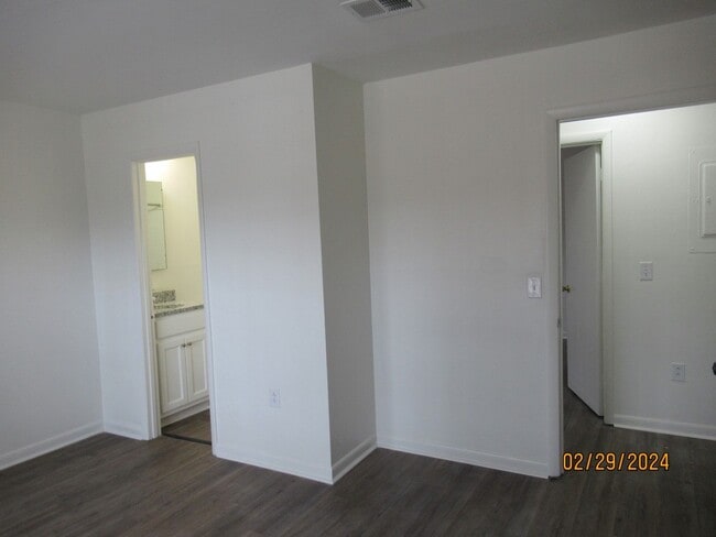 Building Photo - 3 Bedroom, 2 Bathroom in Willow Run
