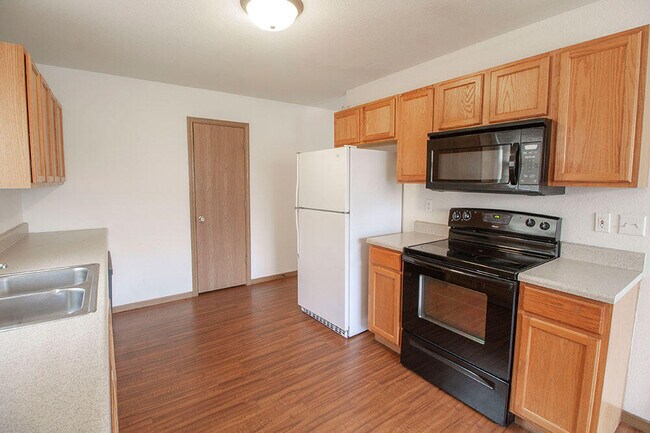 Building Photo - 1601 Smiley Ln