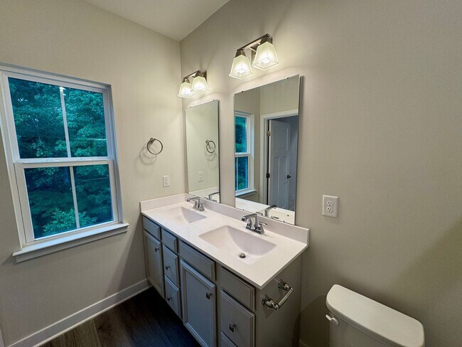 Building Photo - Modern Townhome in Stone Creek Townhomes