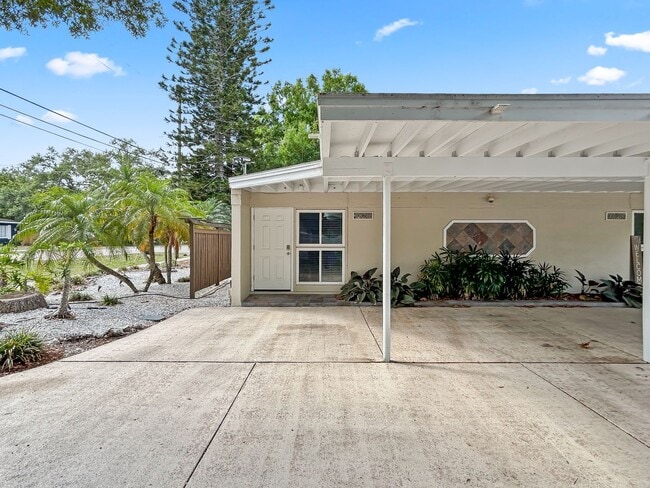 Building Photo - Updated and Move-in Ready Home in Largo! 1bed|1bath