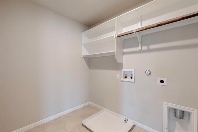 Building Photo - 2908 Harvester Ln