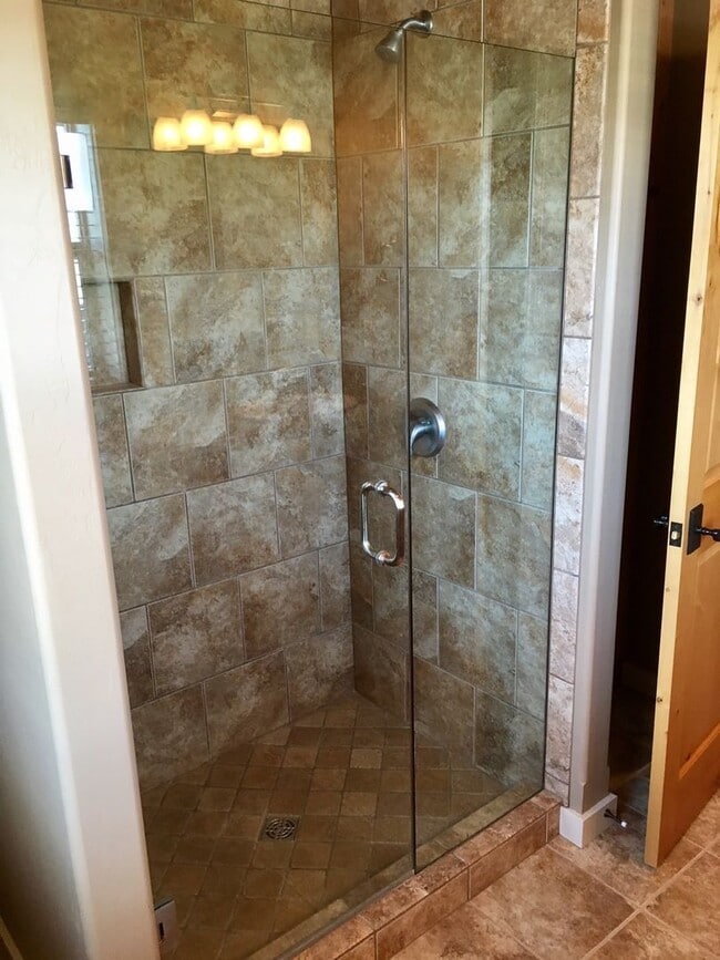 Building Photo - 2811 Blackbird Dr