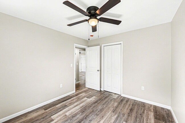 Building Photo - Renovated 2 Bed 1 Bath Home