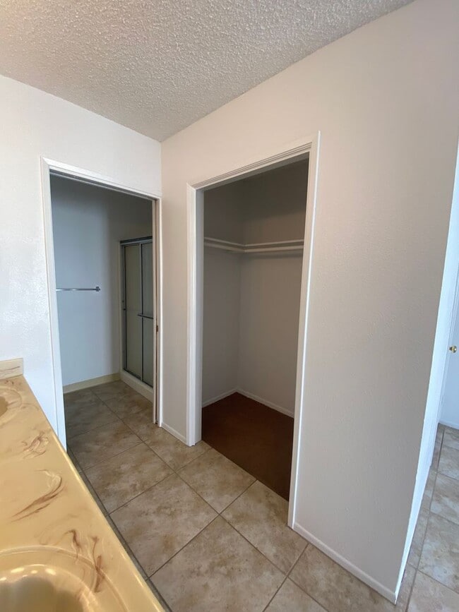 Building Photo - *DONT MISS OUT ON THIS GREAT MOVE IN SPECI...