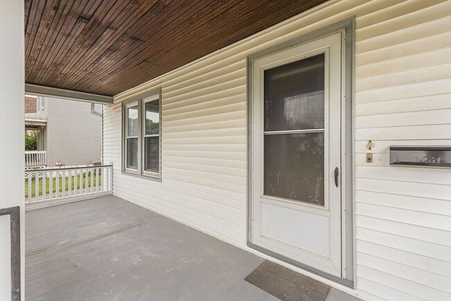 Building Photo - CHEVIOT: Charming 4 bed 2.5 bath 1 car detached garage