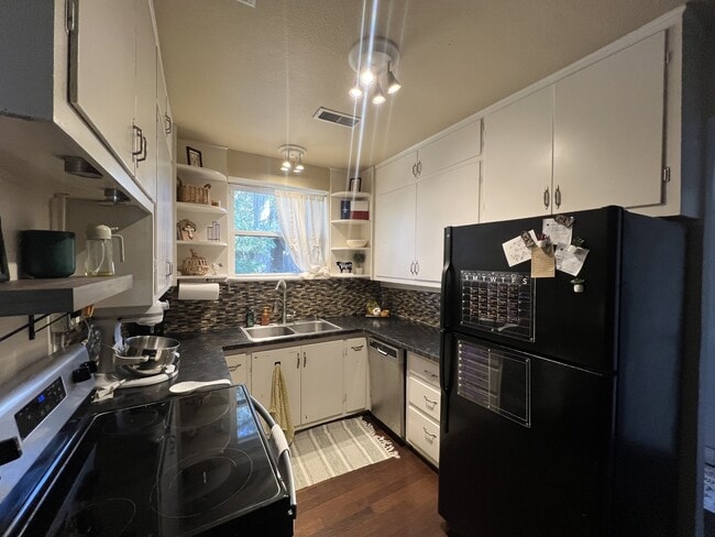 Building Photo - 2615 27th St