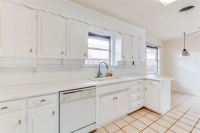 Building Photo - 6809 Yolanda Dr