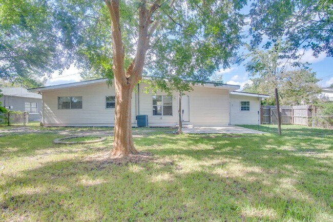 Building Photo - Centrally Located Pensacola 3BR/2BA Home Near Cordova Mall, Pensacola International Airport, Hosp...