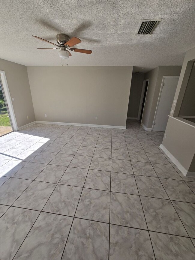 Building Photo - 2217 Villano Ave