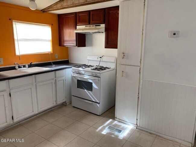 Building Photo - 755 Blake Pl