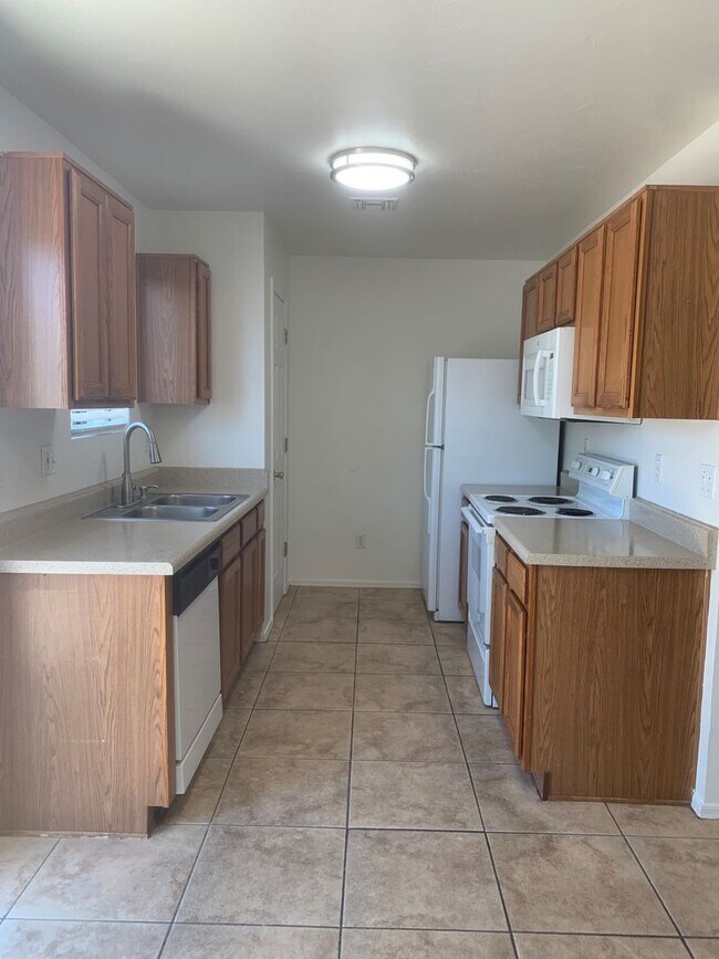 Building Photo - 9110 E Esperanza Dr