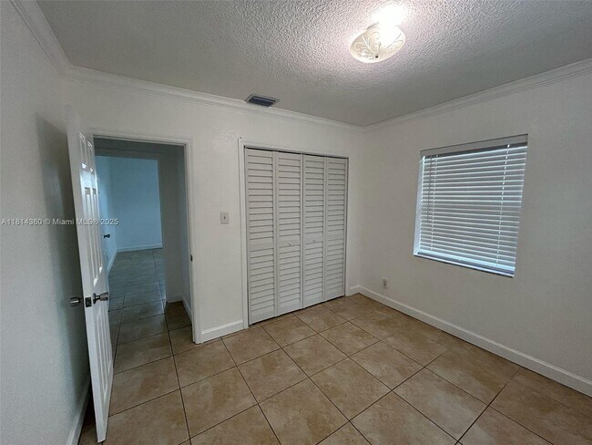 Building Photo - 8840 SW 38th St
