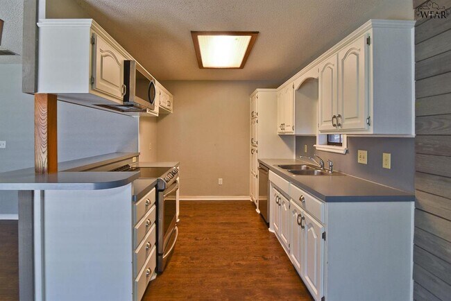 Building Photo - 4618 Sabota Ave