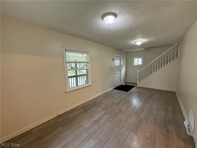 Building Photo - 404 Noah Ave