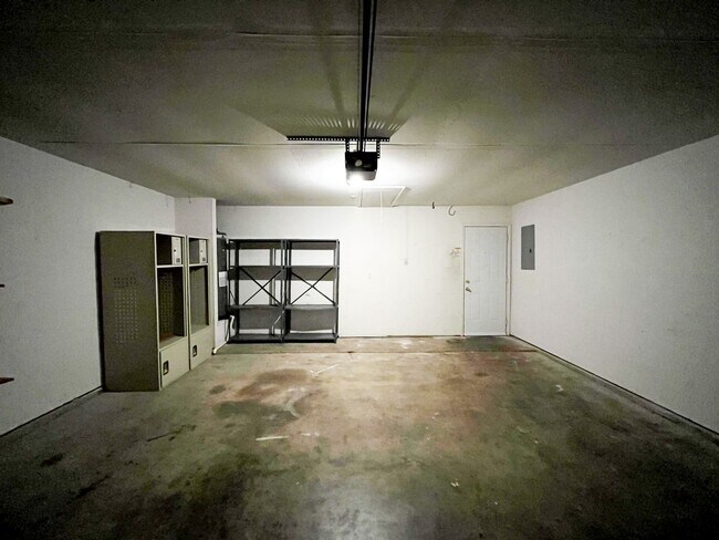Building Photo - Available NOW!!!! Gorgeous 4 bedroom, 2 ba...