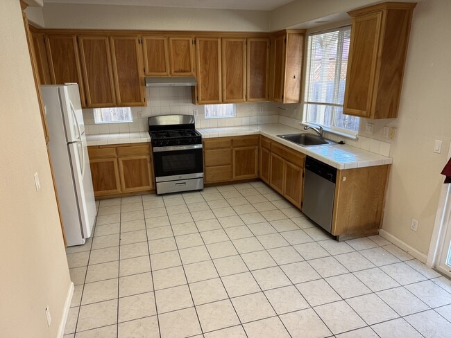 Building Photo - 4233 Quimby St