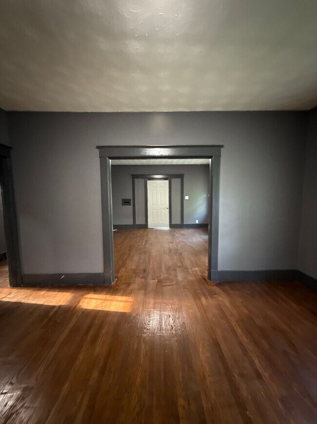 Building Photo - Fully Renovated 4BR Home in South Memphis Section 8 Welcome!